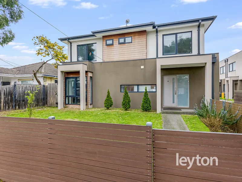 Conveniently Located Townhouse with Prime Street Frontage!