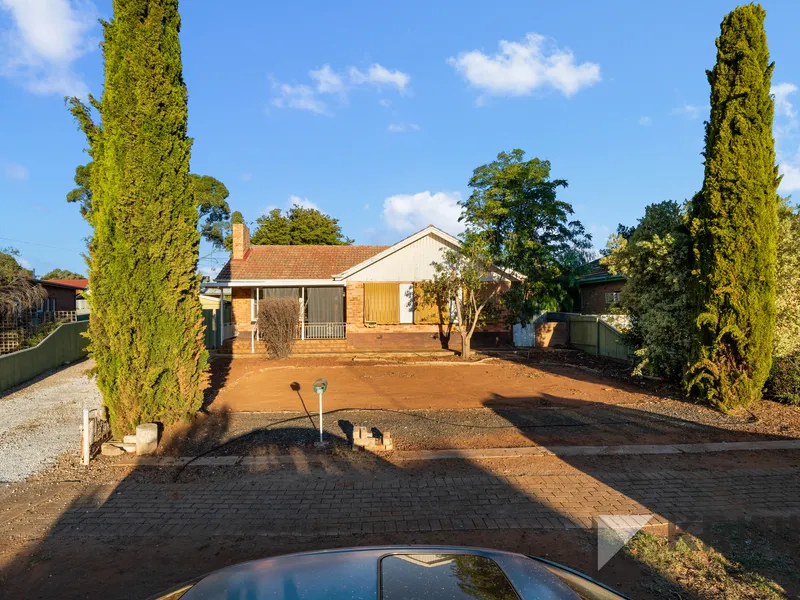 IDEAL FIRST STARTER AND/OR INVESTMENT ON HUGE ALLOTMENT