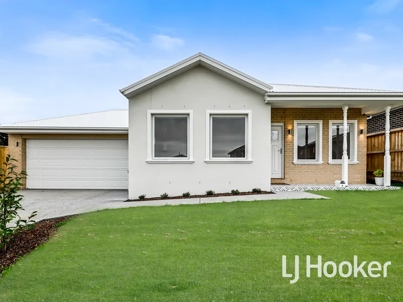 IMMACULATE NEAR BRAND NEW 4 BEDROOM HOME!!!