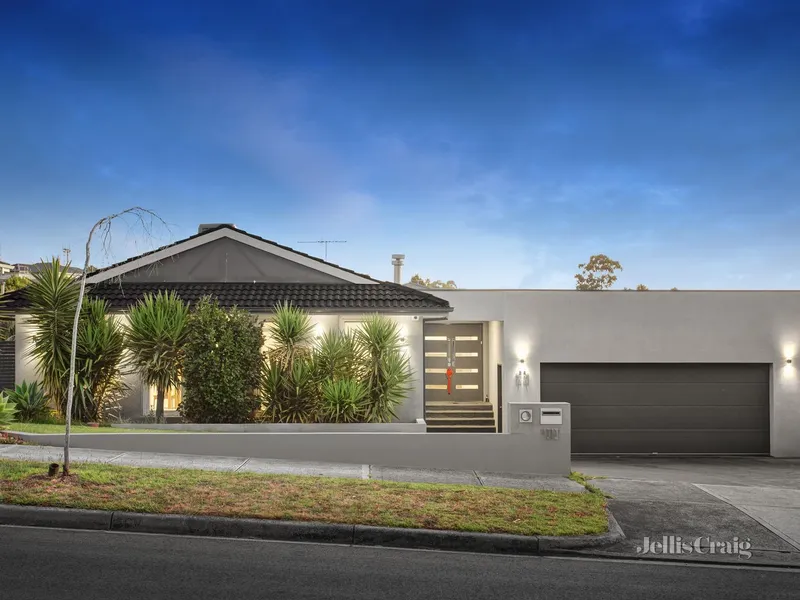 Intergenerational living, premier double school zone