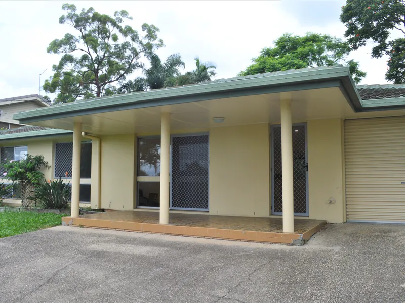 Well presented 3 bedroom house available now