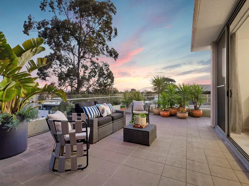 Superb four bed sub-penthouse, luxury contemporary living