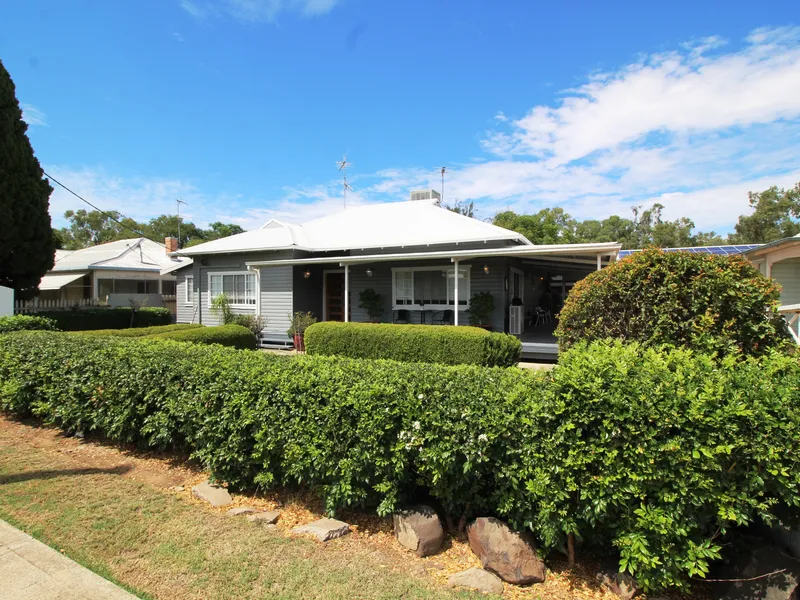 PRESTIGE HOME ON THE EDGE OF THE GOLF COURSE