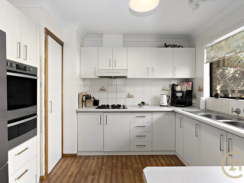 Henley Beach BEACH is on your door step - Jewel in the Crown here!