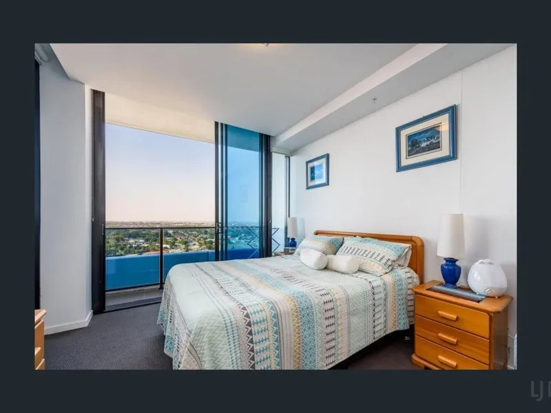 Top Floor North-Facing Apartment with Panoramic Water Views!