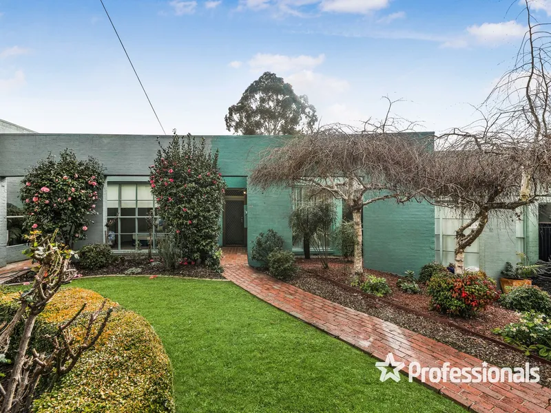 THE PERFECT START OR THE IDEAL DOWNSIZE - WITH NO OWNERS CORP!