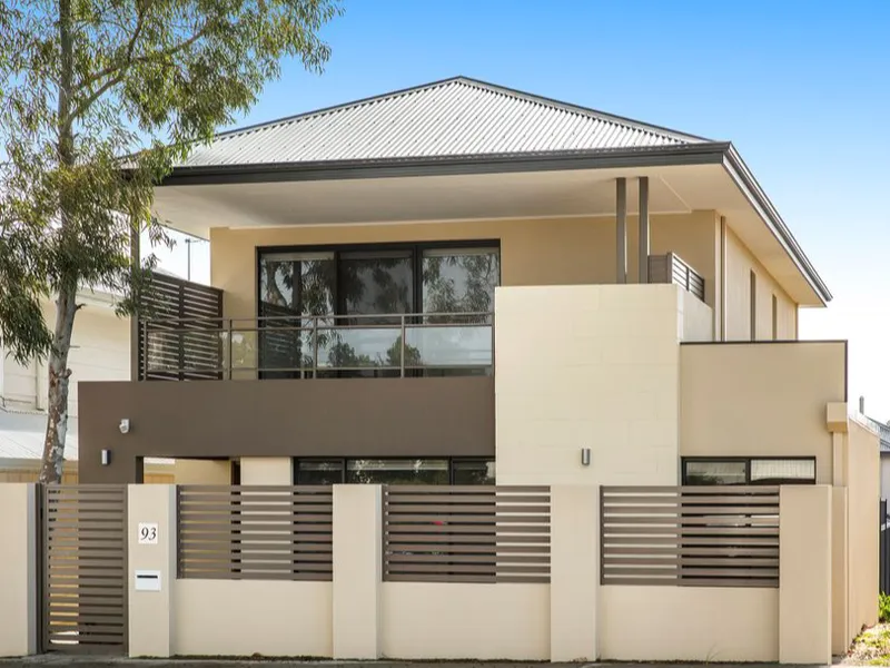 BRAND NEW LUXURY HOME  ( PRICE SLASHED VENDOR SAYS SELL IT )