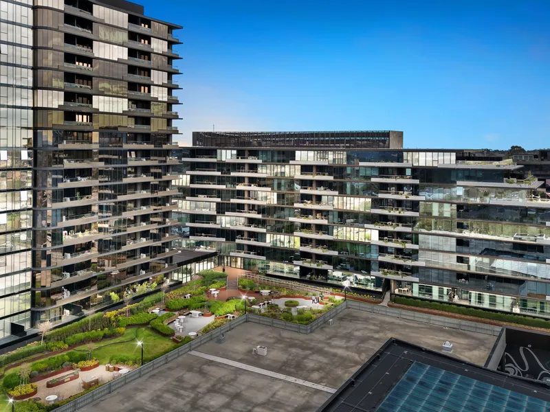 Luxurious Sky Garden Living with Panoramic Views