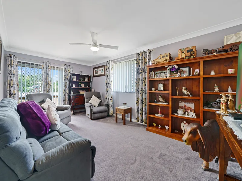 Beautiful Dwelling on Large Corner Block with Amazing Infrastructure!