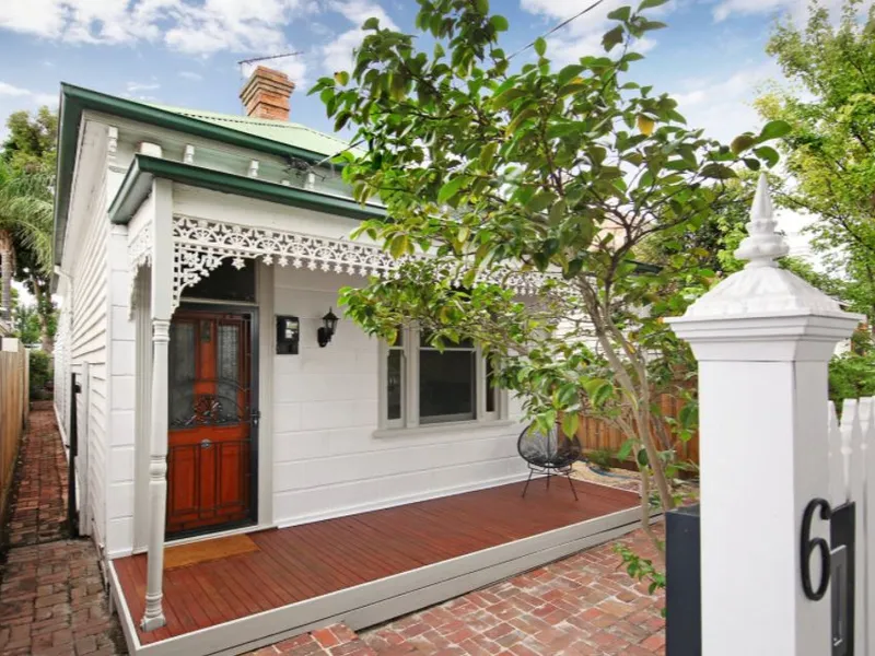 STUNNING VICTORIAN POSITIONED FOR LIFESTYLE