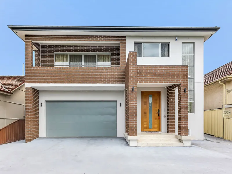 Spacious brand-new family home emanating luxuriousness throughout 