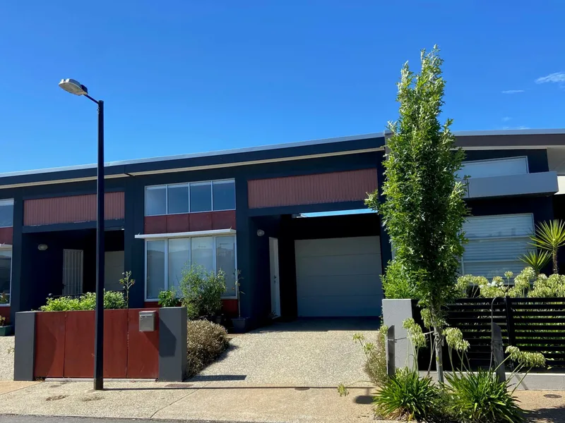 Price negotiable, move in or rent out!