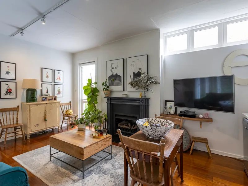 Superbly Positioned, Renovated 1 Bedroom Apartment