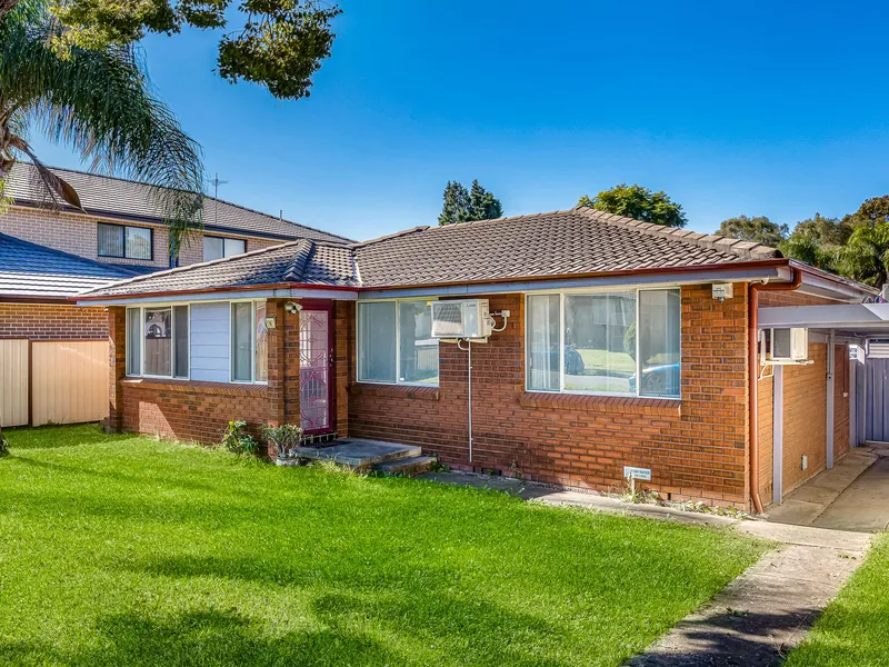 SHORT WALK TO GREENFIELD SHOPPING VILLAGE