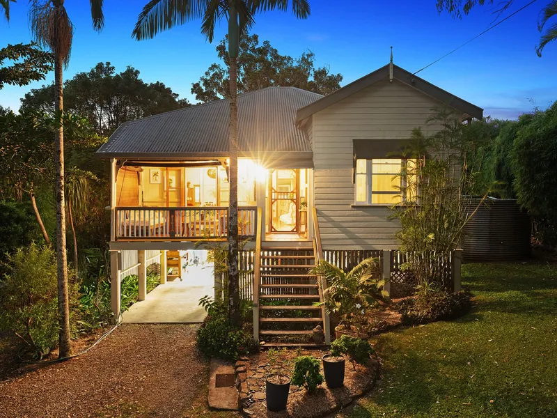 Homely Queenslander set in half an acre of beautiful gardens