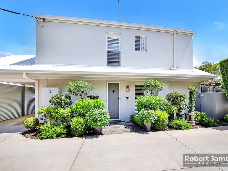 A LITTLE BEAUTY THAT'S BIG ON STYLE