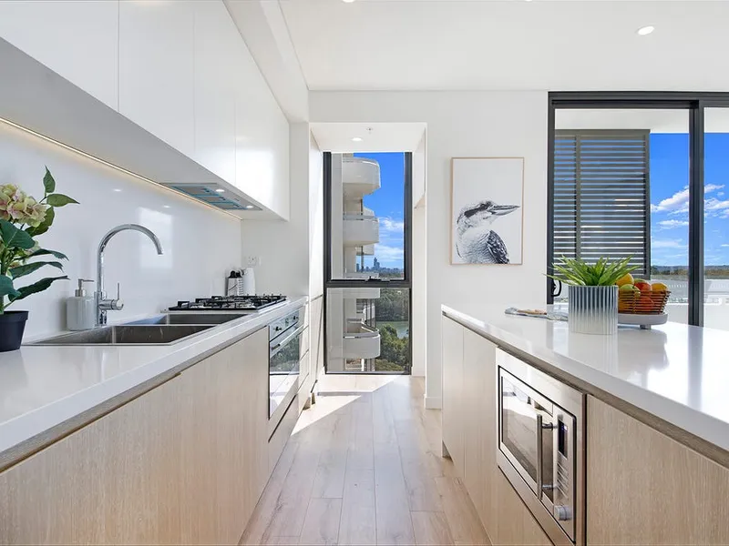 Luxury Contemporary 3 Bedroom Apartment with Study