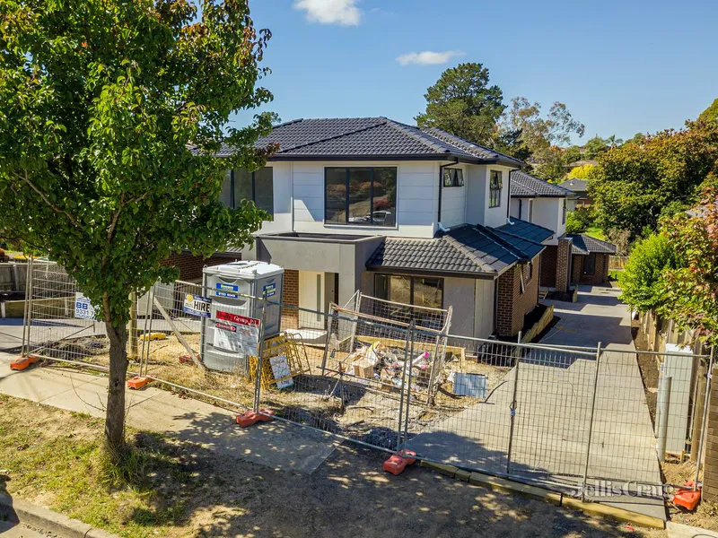 Dual School Zone living within walking distance to Beverley Hills Primary School and EDSC