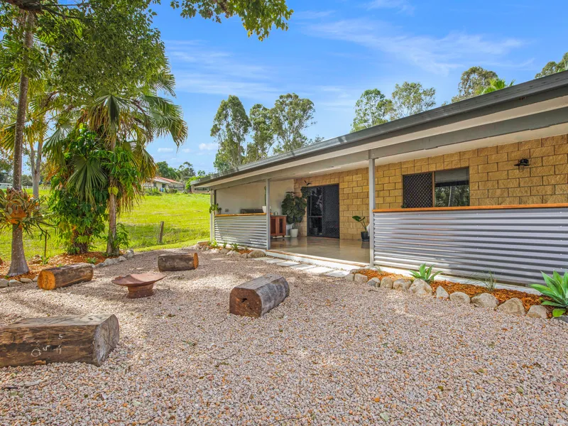 Cosy and Sweet on 3/4 acre.... with a Shed!!  