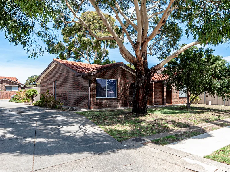 Lovely Unit in Outstanding Location