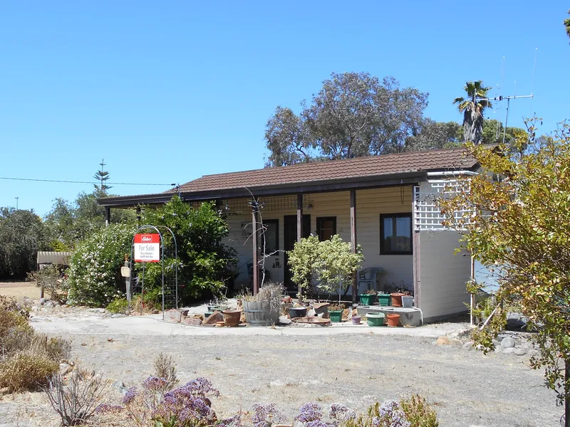 Nice cottage, quite location, half acre block.