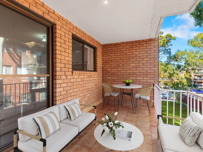 Oversized two-bedroom double brick apartment in the heart of Wentworthville