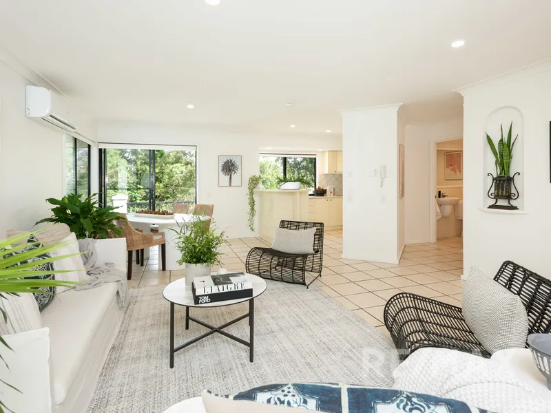 STUNNING ROBINA TOWNHOUSE