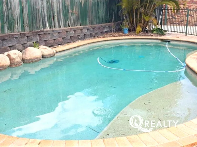 3 Living area with a large swimming pool