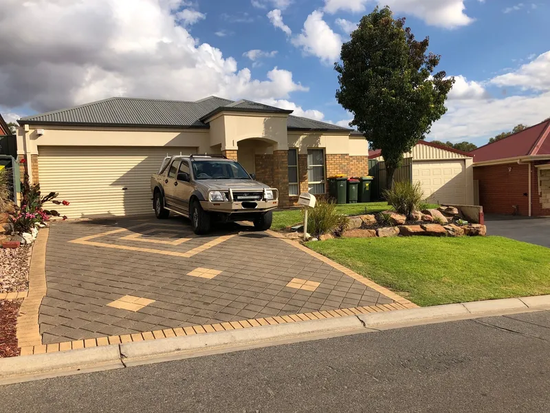 Modern 3 bedroom, 2 bathroom home in sought after Evanston Park!