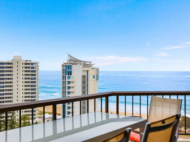 Soak In The Sweeping Ocean And City Vistas - Stunning Beachside Location