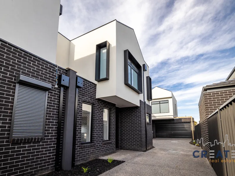ARCHITECTURALLY DESIGNED TOWNHOUSE