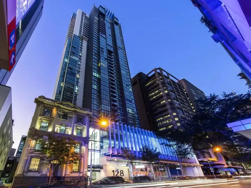 FULLY FURNISHED APARTMENT IN THE HEART OF THE CBD