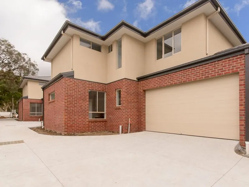 Spacious 3 bedroom townhouse!