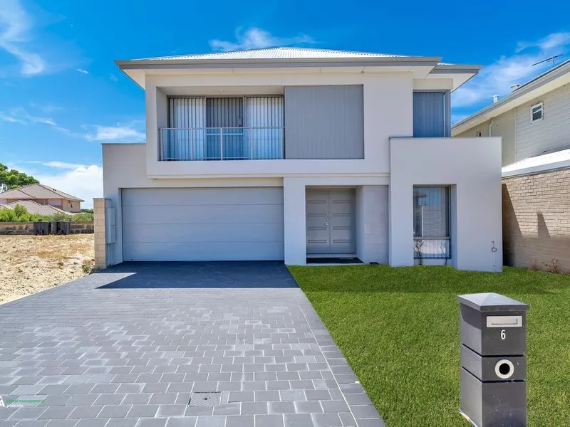 Brand New Town House in Kennedy Bay