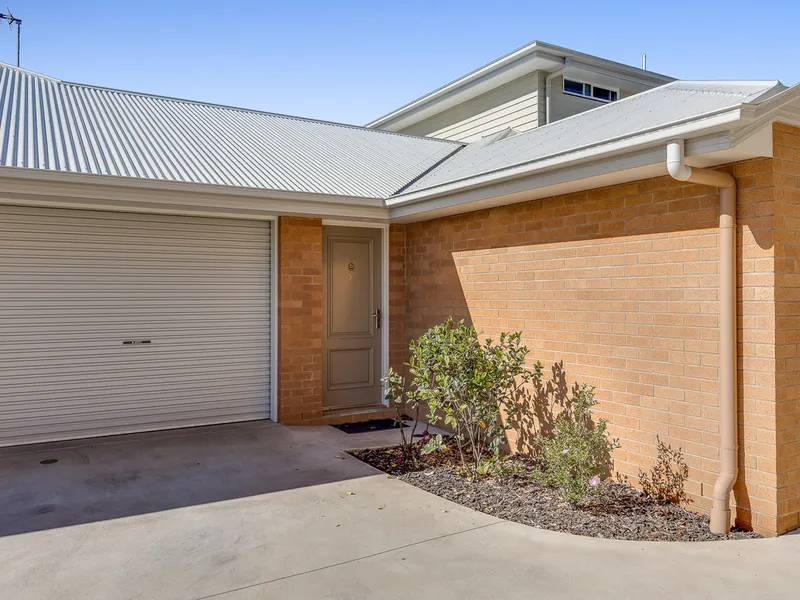 Immaculate Near New Unit in Prime South Toowoomba Location