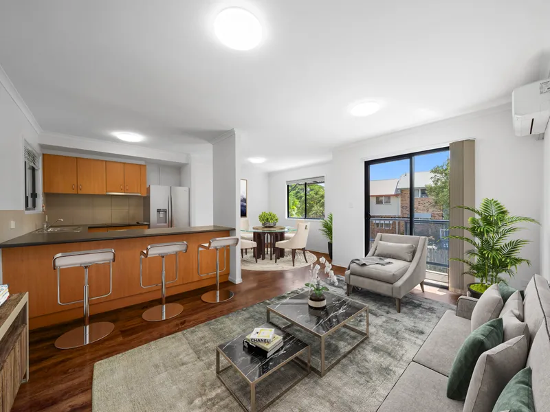 Spacious And Modern Townhouse In Prime Location!