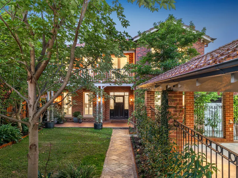 Gracious, spacious family living in Glen Iris