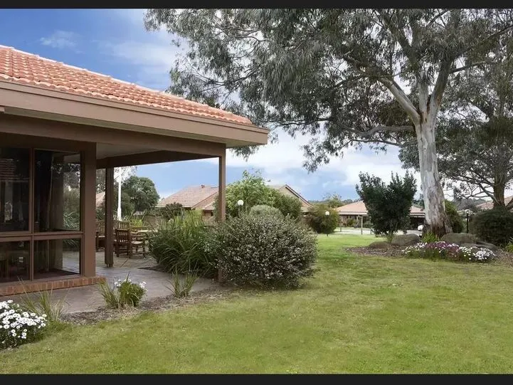 Fresh well designed two-bedroom plus study unit with excellent courtyard area