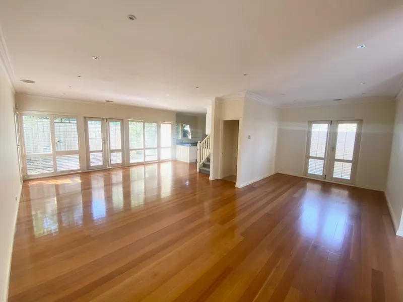 GREAT LOCATION IN THE MCKINNON SECONDARY SCHOOL ZONE