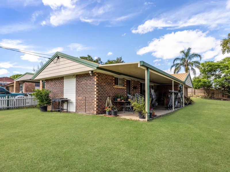 LOWSET HOME + DOUBLE LOCKUP GARAGE + GOOD SIZE YARD!!!