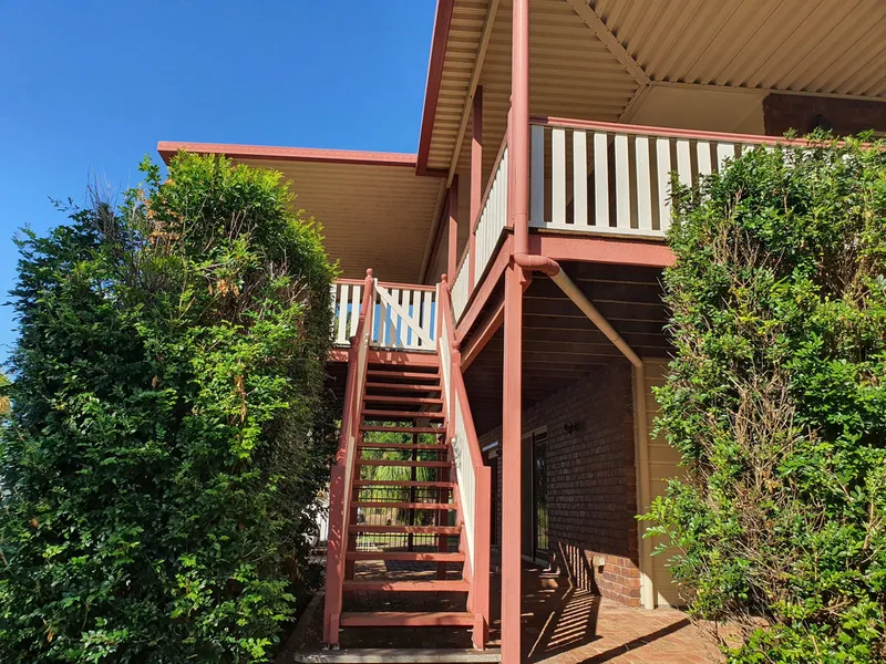 Large Family Home - Exclusive Private Court with Views