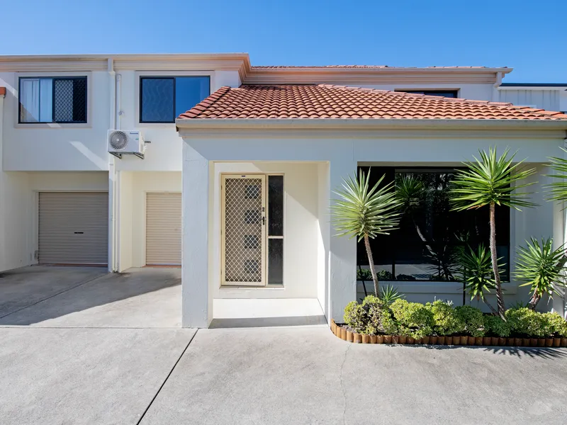 Spacious Townhouse In Convenient Location