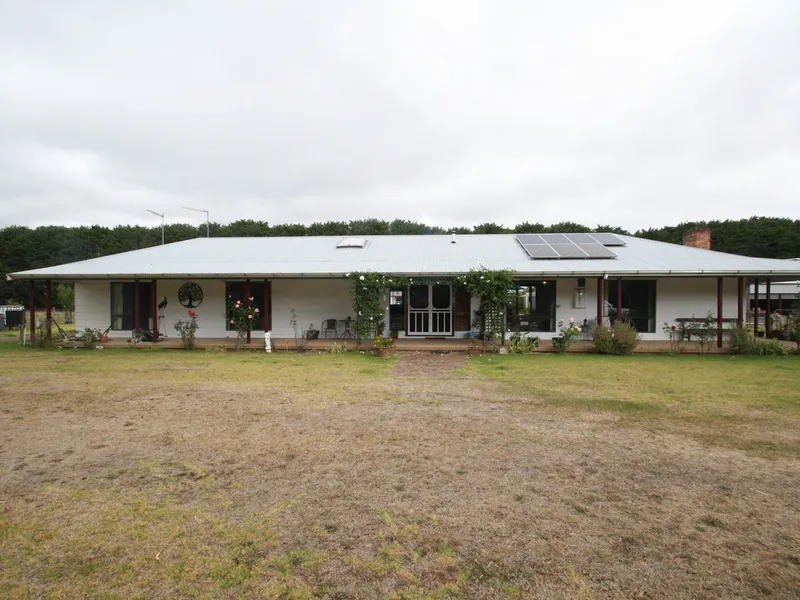A PERFECT LIFESTYLE RETREAT ON APPROX 10 ACRES
