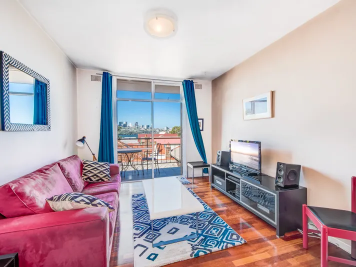 One-bedroom apartment with Harbour Bridge views