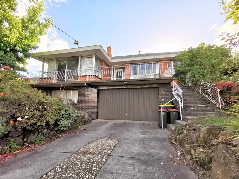 3 bedroom house within walking distance to Westfield.