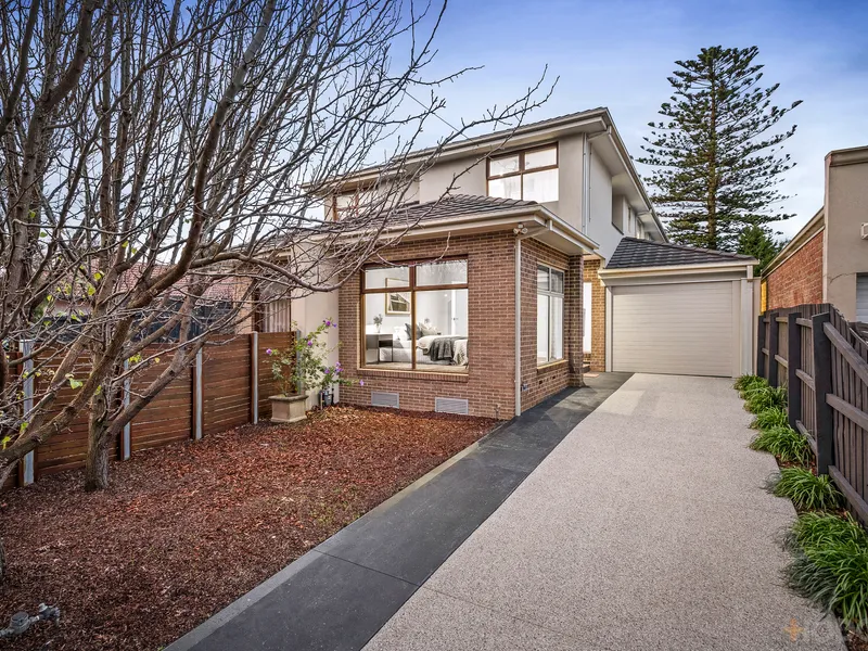 VERSATILE STYLE FOR A STYLISH BAYSIDE LIFESTYLE