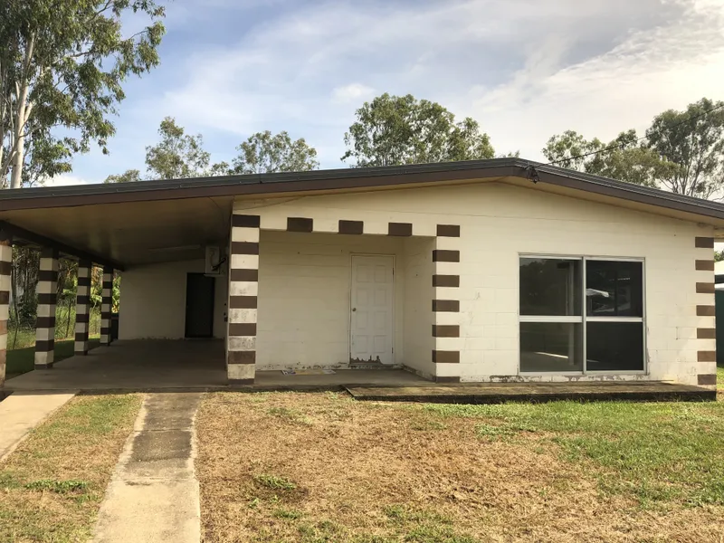 Low set 3 bedroom home on 1012 sqm...Rural setting