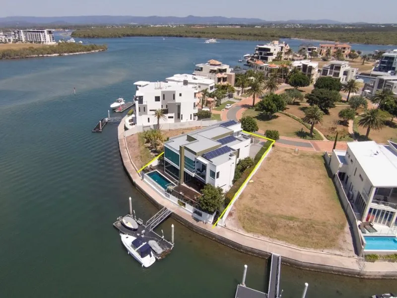 Impeccable Quality and Luxury - Contemporary Broadwater Residence