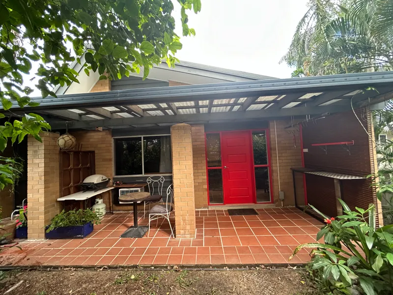 Rare Opportunity -Granny Flat in Whitfield- Rent Includes Utilities