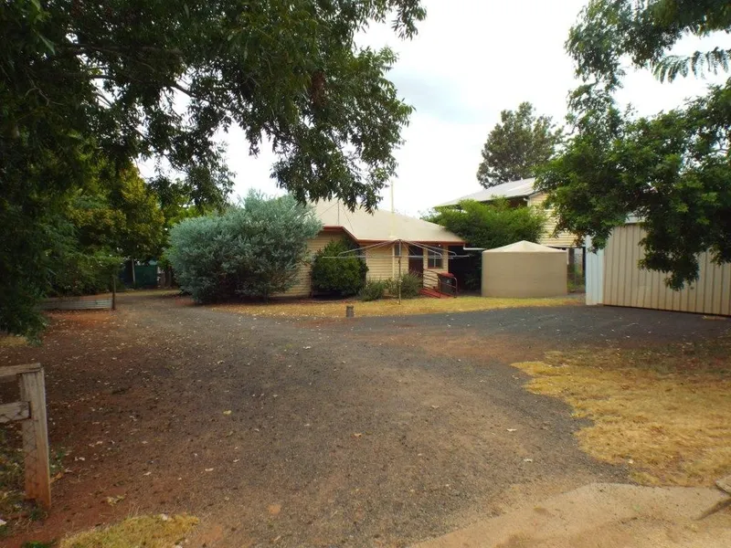 Charming 2BR Home on 1/4 acre in Wooroolin.